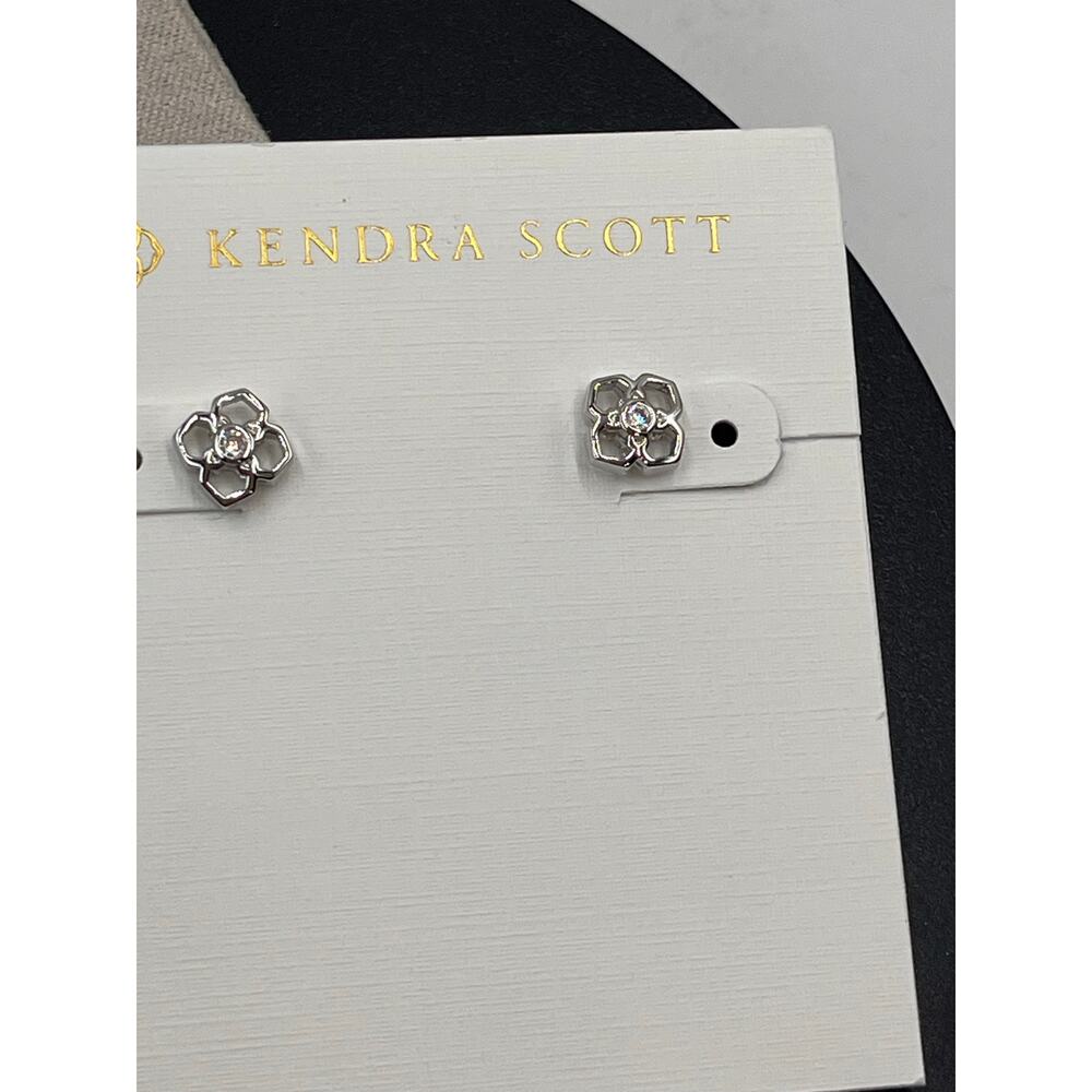 Kendra Scott Rue Stud Silver Plated
Rhodium Stud Motif Crystal Earrings - Picture 5 of 6